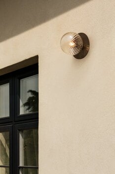 Nuura Liila 1 Outdoor wall/ceiling lamp, dark bronze - optic clear