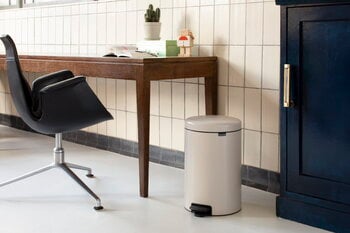 Brabantia newIcon pedal bin, soft beige