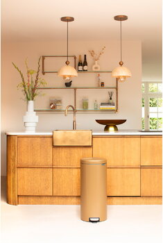 Brabantia newIcon poljinroska-astia, 30 L, warm brass, sisustuskuva