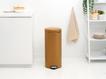 Brabantia newIcon poljinroska-astia, 30 L, warm brass, sisustuskuva