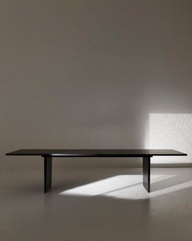 GUBI Tavolo da pranzo Private, 260 x 100 cm, frassino tinto nero/marr