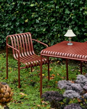 HAY Chaise à accoudoirs Palissade, oxyde de fer rouge