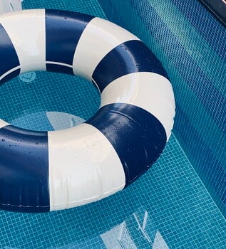 Petites Pommes Celine Grand uimarengas, 120 cm, Cannes Blue, sisustuskuva