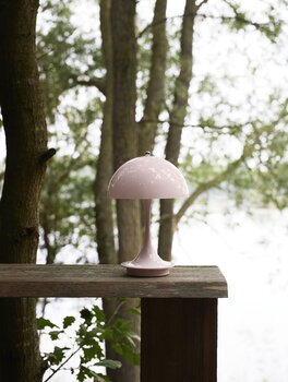 Louis Poulsen Lampada da tavolo Panthella 160 Portable V2, acrilico rosa tenue