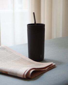 Stelton To Go Sip termosmuki pillillä, 0,4 L, soft black, sisustuskuva