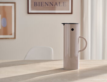 Stelton EM77 termoskannu, 1 L, heather, sisustuskuva
