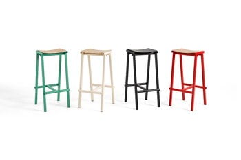 HAY Taburete 8 bar stool, low, 65 cm, signal red - lacquered oak, decoration image