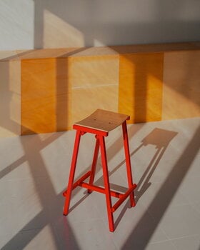 HAY Tabouret de bar Taburete 8, modèle bas, 65 cm, rouge signal - chêne laqué