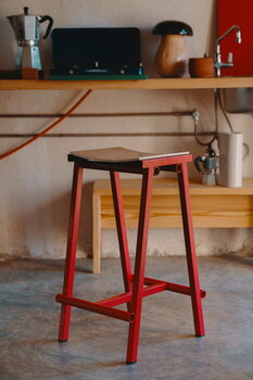 HAY Tabouret de bar Taburete 8, modèle bas, 65 cm, rouge signal - chêne laqué