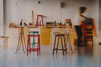 HAY Taburete 8 bar stool, low, 65 cm, signal red - lacquered oak