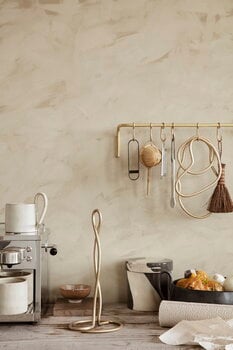 ferm LIVING Porta rotolo da cucina Curvature, ottone