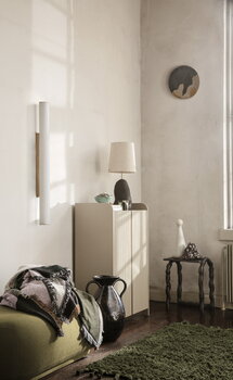 ferm LIVING Vuelta wall lamp, 100 cm, white - brass