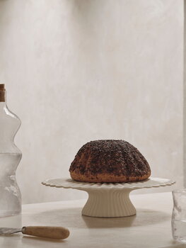 ferm LIVING Plat à gâteau Fountain, 25 cm, blanc cassé