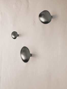 Ferm Living Gancio Mushroom, ottone nero, immagine decorativa