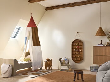 Ferm Living Oval Dorm seinähylly, 110 cm, öljytty tammi, sisustuskuva