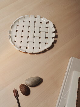 ferm LIVING Plait platter 30 cm, off-white, decoration image