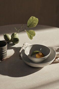 Ferm Living Flow kulho, L, luonnonvalkoinen, sisustuskuva