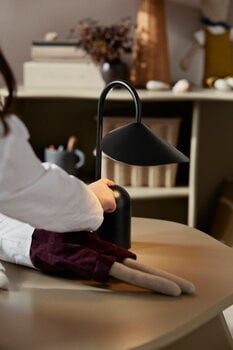 ferm LIVING Lampe portable Arum, noir