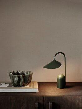 ferm LIVING Tragbare Leuchte Arum, grasgrün