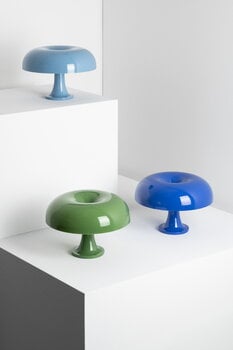 Artemide Lampada da tavolo Nessino, blu Klein, ed. speciale, immagine decorativa