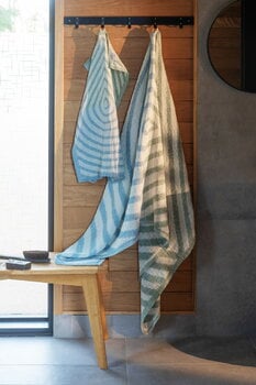 Lapuan Kankurit Metsälampi bath towel, white - green - rainy blue