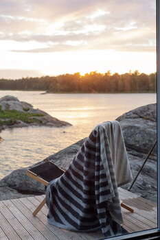 Lapuan Kankurit Metsälampi blanket, 130 x 200 cm, white - grey - black, decoration image