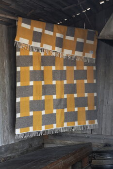 Lapuan Kankurit Punos blanket, beige - cloudberry - white, decoration image