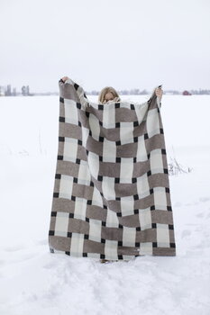 Lapuan Kankurit Punos blanket, white - beige - black, decoration image