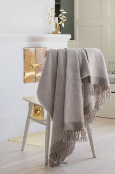 Lapuan Kankurit Rauha blanket, 13 x 180 cm, white - beige, decoration image