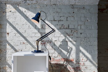 Anglepoise Original 1227 Brass Schreibtischleuchte, Tintenblau