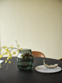 Muuto Midst Tisch, 160 cm, schwarzes Linoleum - Schwarz