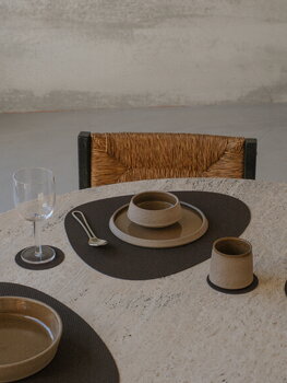 LIND DNA Tovaglietta Curve, 37 x 44 cm, nocciola in pelle Corduroy, immagine decorativa