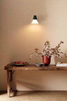 Anglepoise Type 80 W4 seinävalaisin, suora seinäkytkentä, mattamusta-opaali valkoinen, sisustuskuva