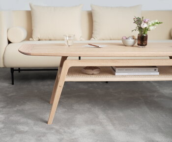Warm Nordic Surfboard coffee table with shelf, white oiled oak - french cane