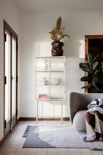 Cabinets, Haze vitrine, reeded glass, cashmere, Beige