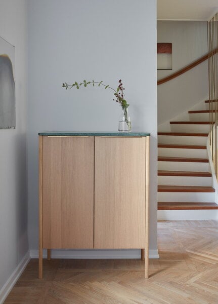 Cassettiere e credenze, Credenza Jut alta, rovere - marmo verde, Naturale