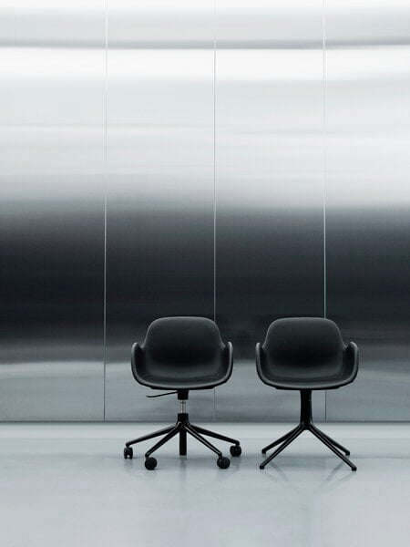 Bürostühle, Form Swivel 4L Armlehnstuhl, Schwarz - schwarzes Ultra-Leder, Schwarz
