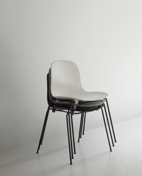 Ruokapöydän tuolit, Form tuoli, pinottava, musta teräs - valkoinen, Valkoinen