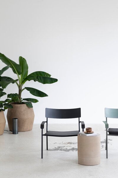 Serax August chair with armrests, wide, black | Finnish Design Shop