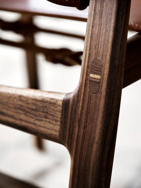 Dining chairs, BM1106 Huntsman chair, oiled walnut - black leather - brass, Black