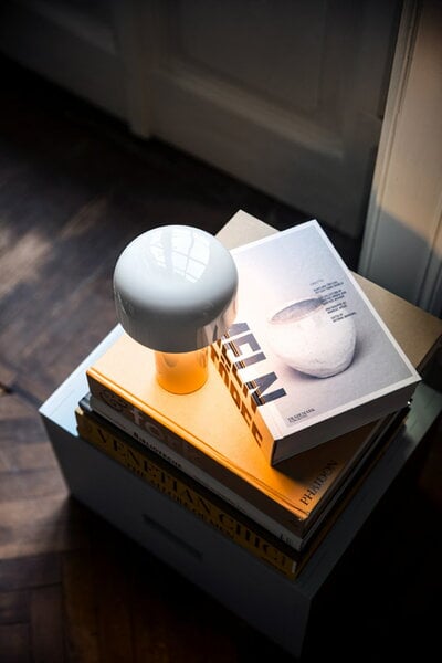 Illuminazione, Lampada da tavolo Bellhop, bianca, Bianco