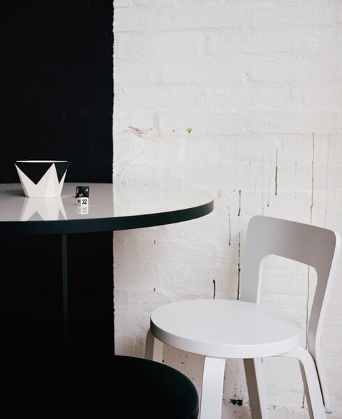 Chaises de salle à manger, Chaise Aalto 65, bouleau - linoléum noir, Naturel