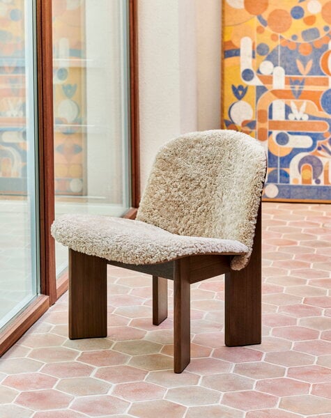 Armchairs & lounge chairs, Chisel lounge chair, Mohawi 21 sheepskin - lacquered walnut, White