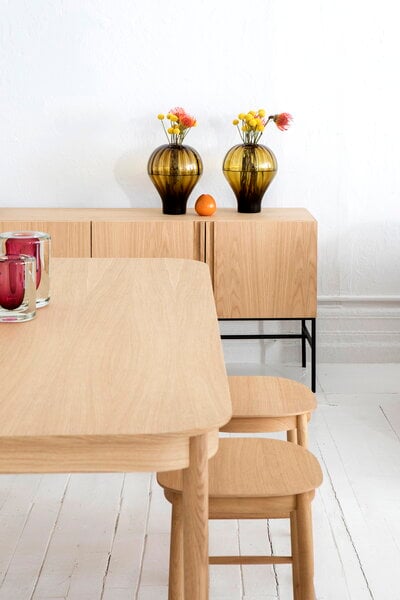 Ruokapöydät, Figurine ruokapöytä, lakattu tammi, Luonnonvärinen
