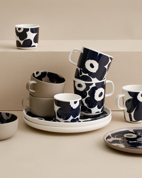 Tazze, Set tazza e piatto Oiva - Unikko, bianco - nero, Nero