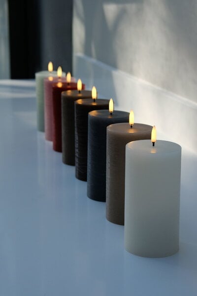 Candele, Candela LED Pillar, 7,8 x 15 cm, effetto rustico, vaniglia, Bianco