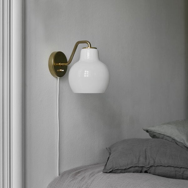 Wall lamps, VL Ring Crown 1 wall lamp, opal glass, White