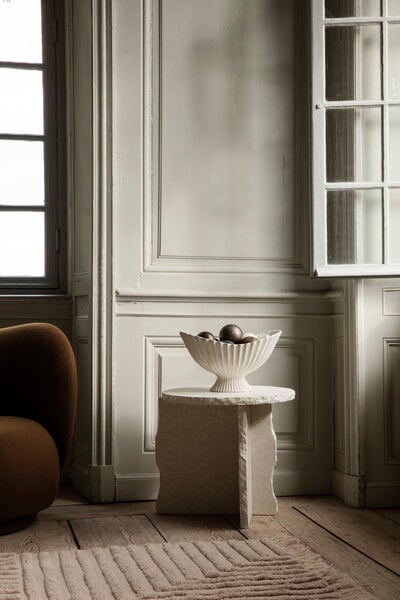 Tables d’appoint et bouts de canapé, Table d’appoint Mineral Sculptural, marbre Bianco Curia, Blanc