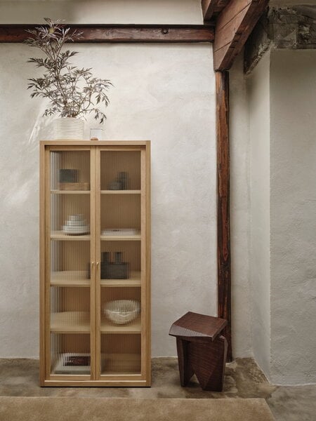 Cabinets, Reed vitrine, natural oak, Natural