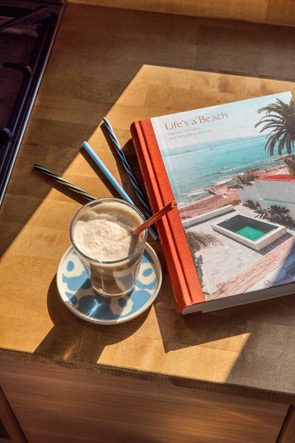 Design und Interieur, Life’s a Beach: Homes, Retreats, and Respite by the Sea, Mehrfarbig